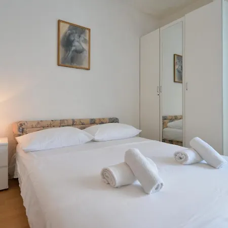Rasip, Apartment