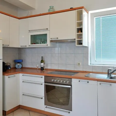 Rasip, Apartment Murter