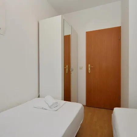 Apartment Rasip, Murter