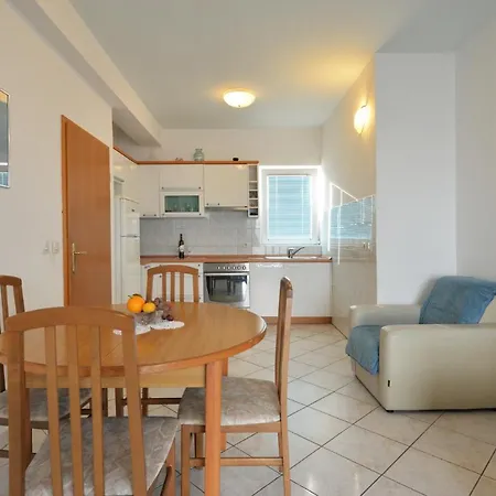 Rasip, Apartment *